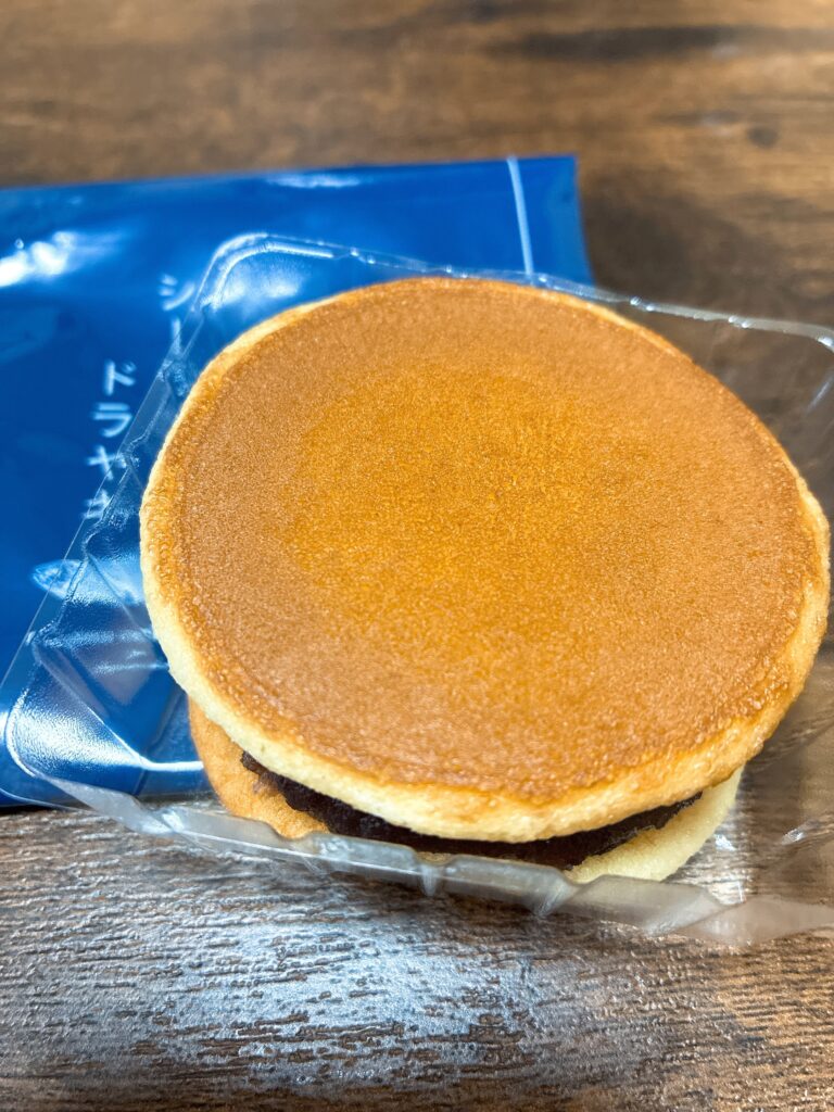 袋から出したシーラカンスドラヤキ